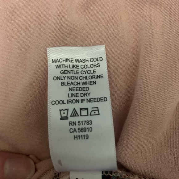 Maurice’s Pink Floral Top with Flutter sleeves - Picture 8 of 9